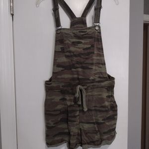 Camo short overalls